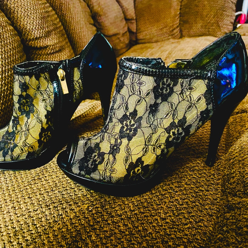 black lace peep toe heels